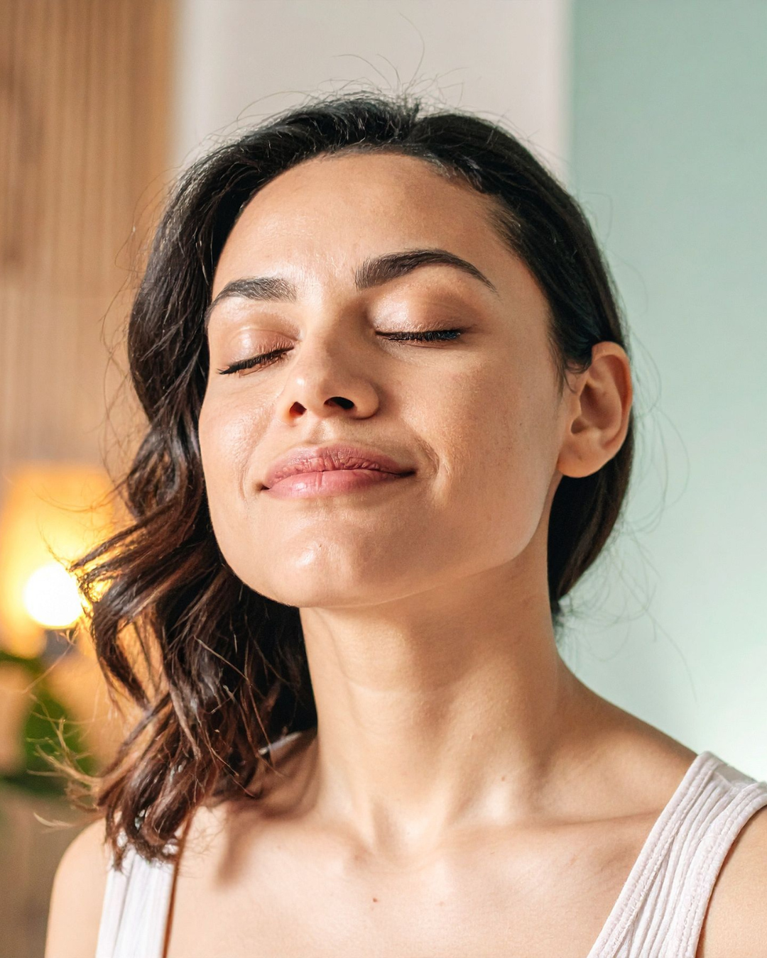 Woman finding calm during an RTT hypnotherapy session with Pao Hypnosis